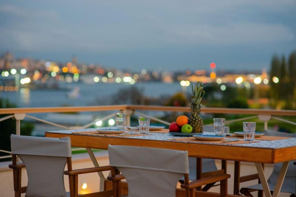 Waterfront Apartment By The Tram - Terrace With Dome & Golden Horn View In Fatih อิสตันบูล ภายนอก รูปภาพ