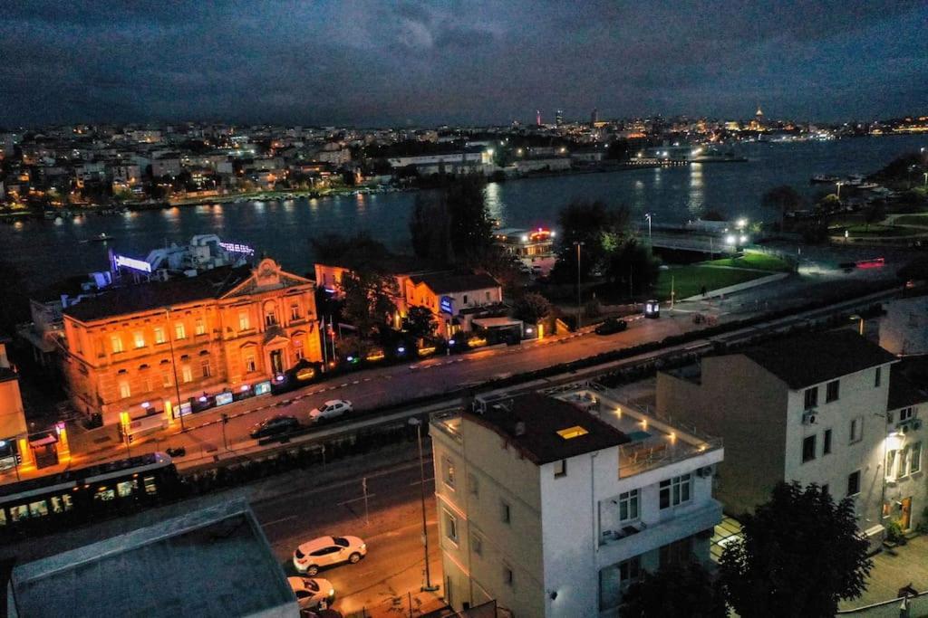 Waterfront Apartment By The Tram - Terrace With Dome & Golden Horn View In Fatih อิสตันบูล ภายนอก รูปภาพ