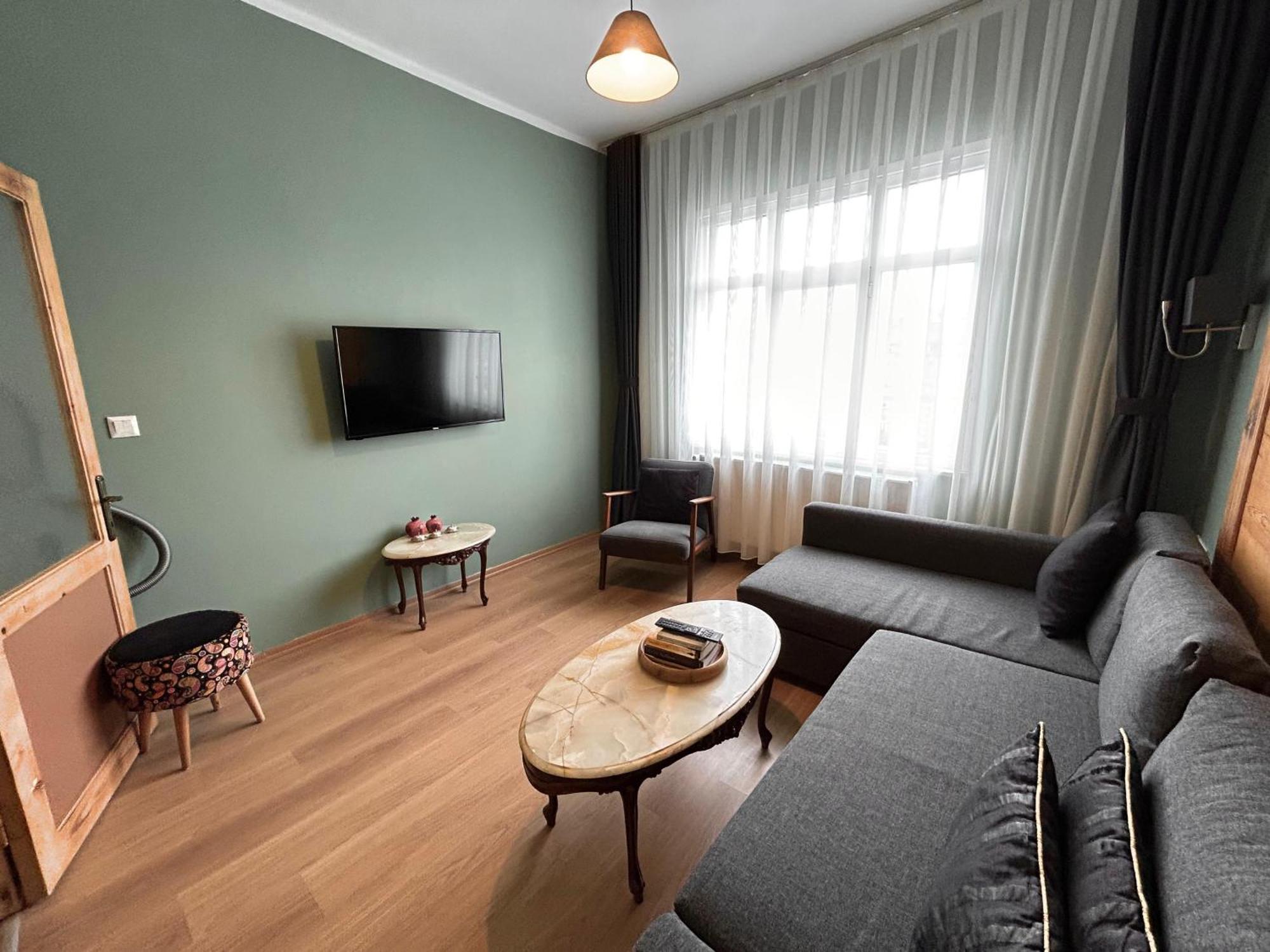 Waterfront Apartment By The Tram - Terrace With Dome & Golden Horn View In Fatih อิสตันบูล ภายนอก รูปภาพ