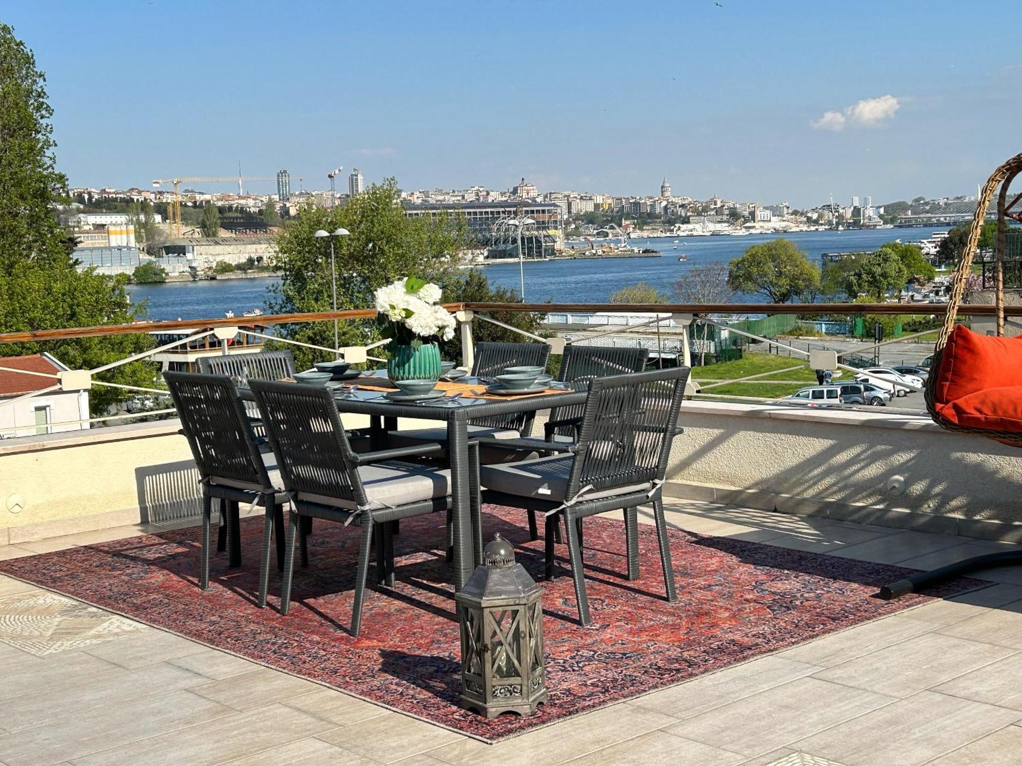 Waterfront Apartment By The Tram - Terrace With Dome & Golden Horn View In Fatih อิสตันบูล ภายนอก รูปภาพ