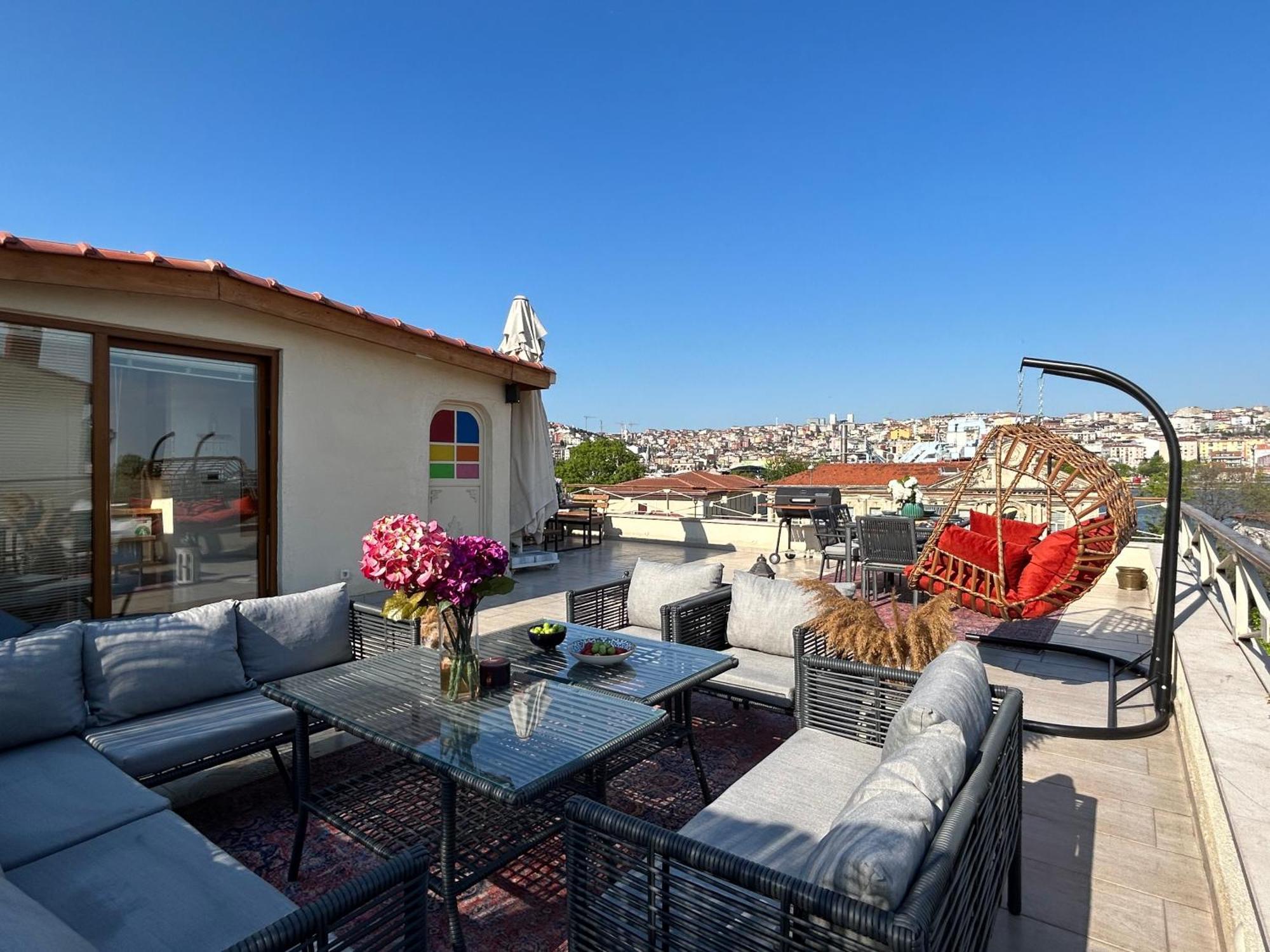Waterfront Apartment By The Tram - Terrace With Dome & Golden Horn View In Fatih อิสตันบูล ภายนอก รูปภาพ