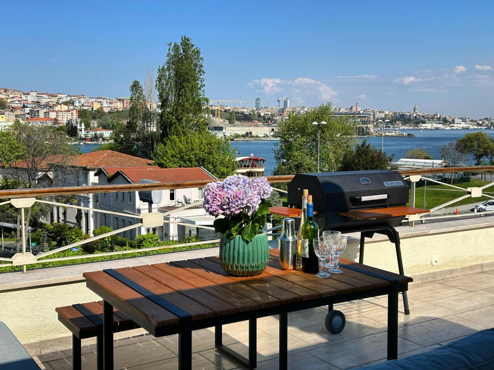 Waterfront Apartment By The Tram - Terrace With Dome & Golden Horn View In Fatih อิสตันบูล ภายนอก รูปภาพ